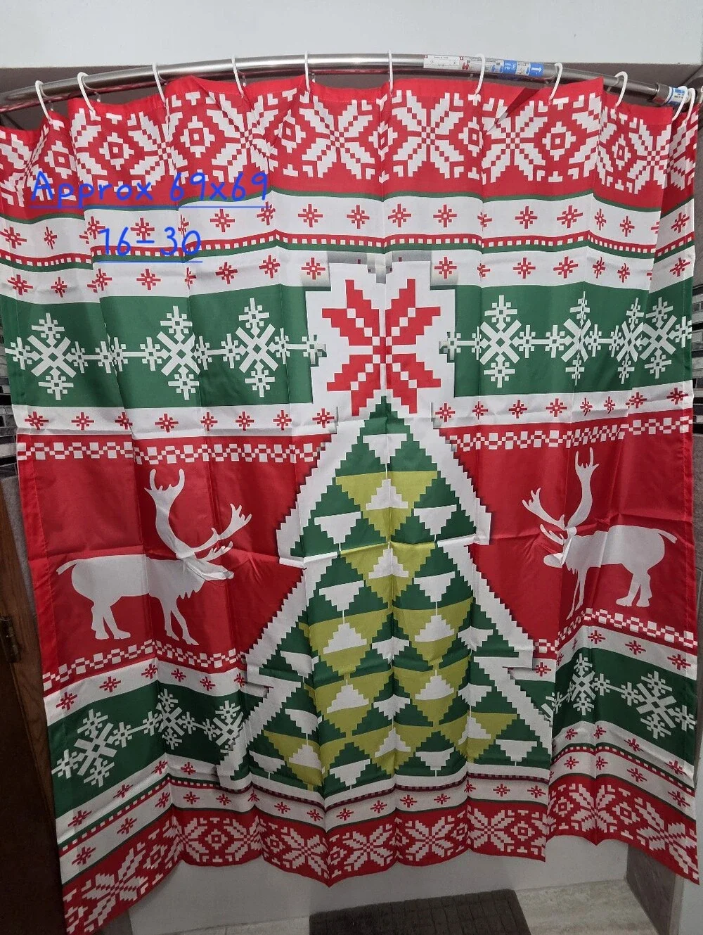 Nwot, Festive Red & Green Christmas Shower Curtain